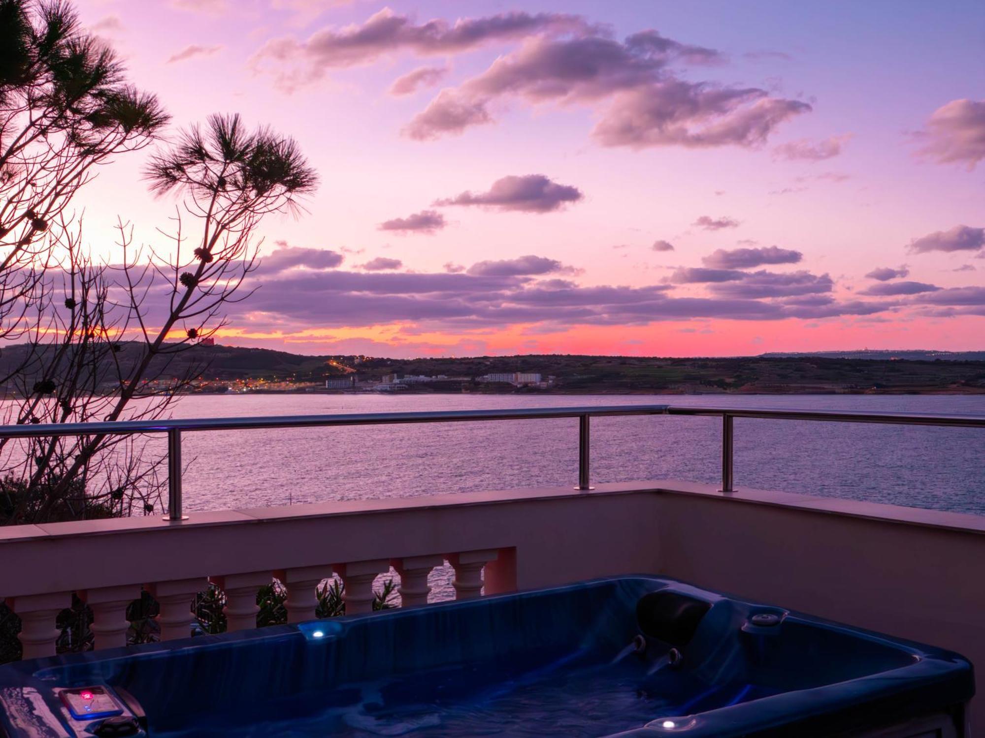 Villa Palma - Sunset Sea Views With Pool, Jacuzzi, Sauna And Games Room Mellieha Luaran gambar