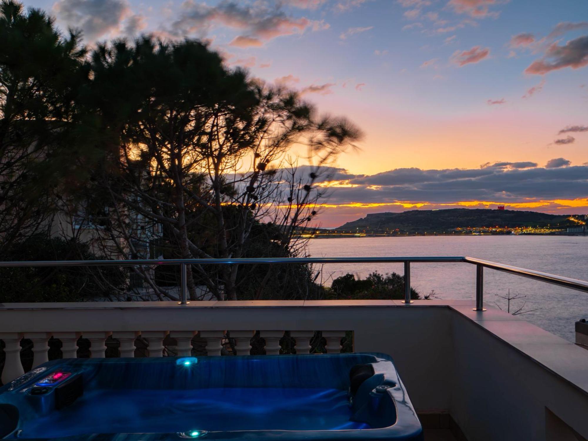 Villa Palma - Sunset Sea Views With Pool, Jacuzzi, Sauna And Games Room Mellieha Luaran gambar