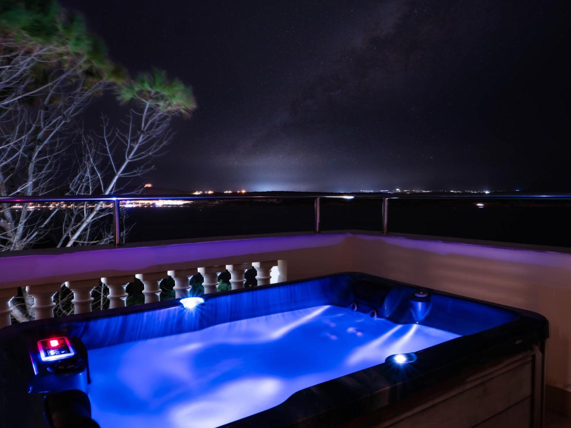 Villa Palma - Sunset Sea Views With Pool, Jacuzzi, Sauna And Games Room Mellieha Luaran gambar